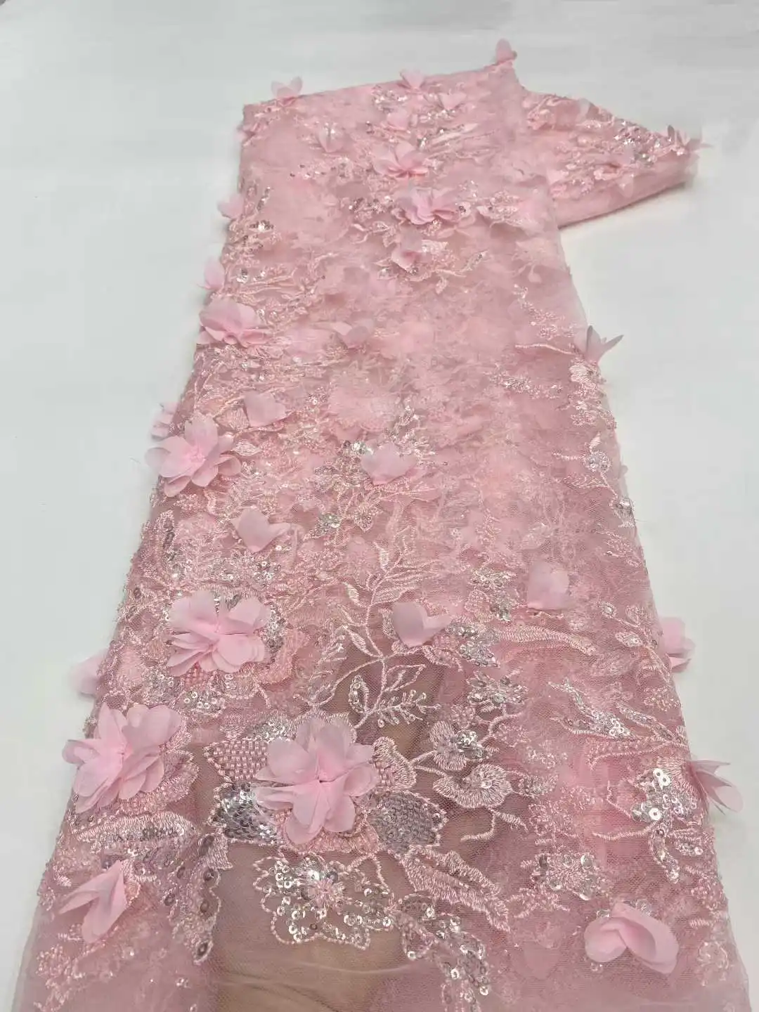 Nuevo diseño de tela de encaje de tul africano 2025 tela de encaje bordado de flores 3D de alta calidad 5 yardas para vestidos de fiesta de boda de novia