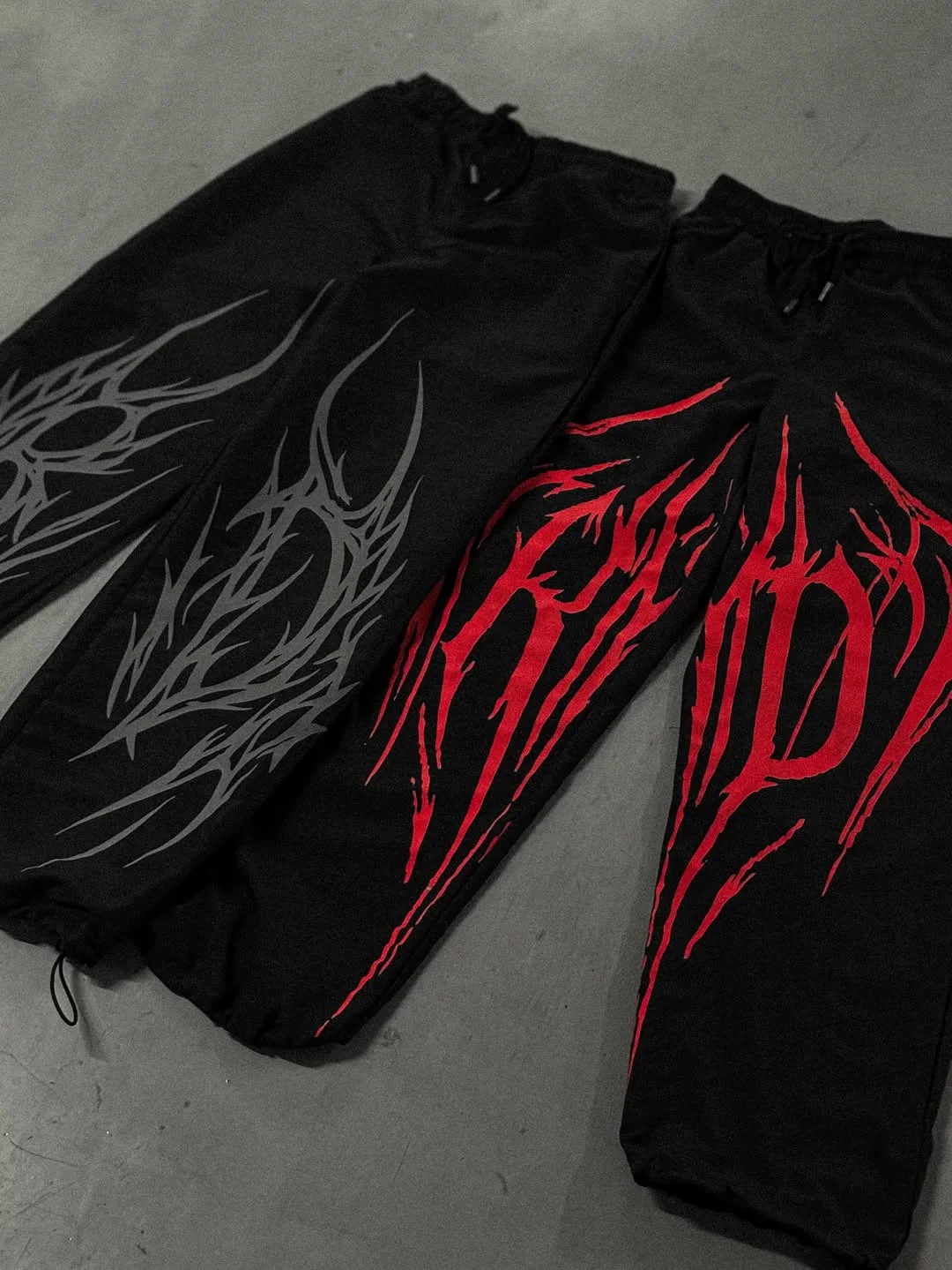 

Мужские модные повседневные широкие брюки с черепом и крестообразным узором, американские брюки в темном стиле Харадзюку, модные мешковатые спортивные брюки