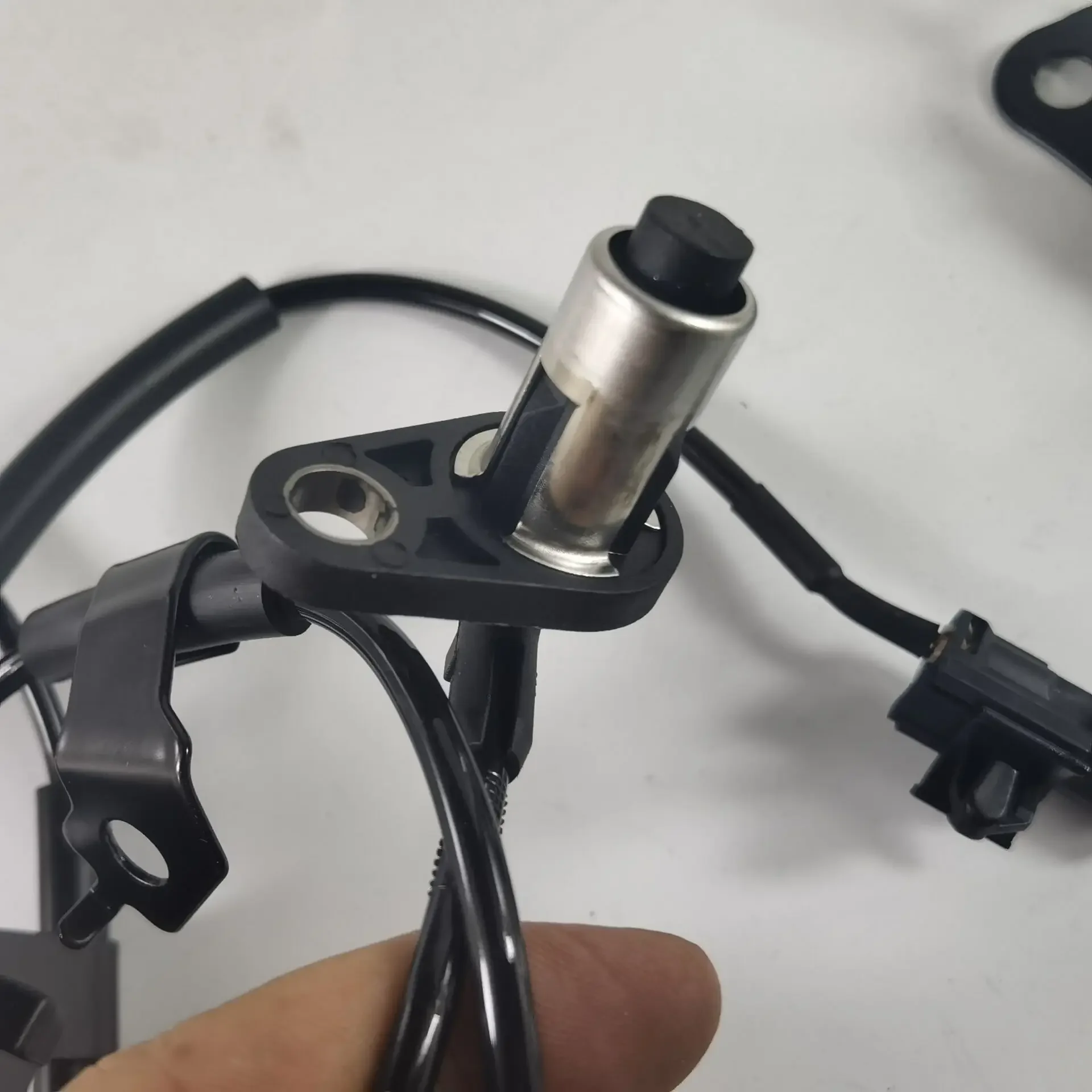 ABS مستشعر لسيارات Mitsubishi باجيرو مونتيرو الرياضة L200 تريتون سترادا 4670B005 4670B007 4670B006 4670B008