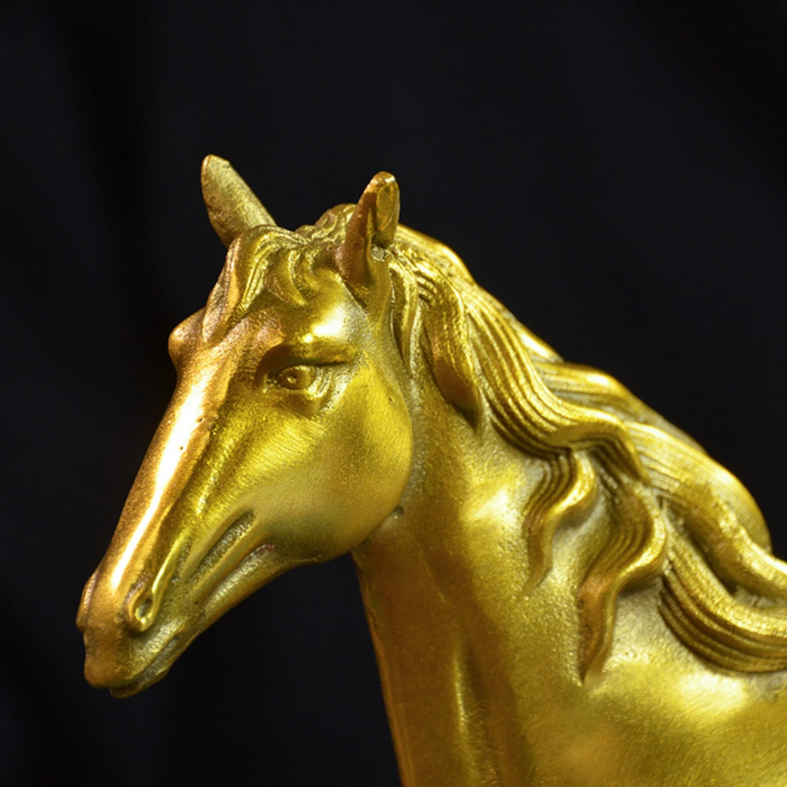 

Brass Horse Figurine Polished Standing Horse Sculpture Home Decor Long-Lasting Fade Resistant for Office Display