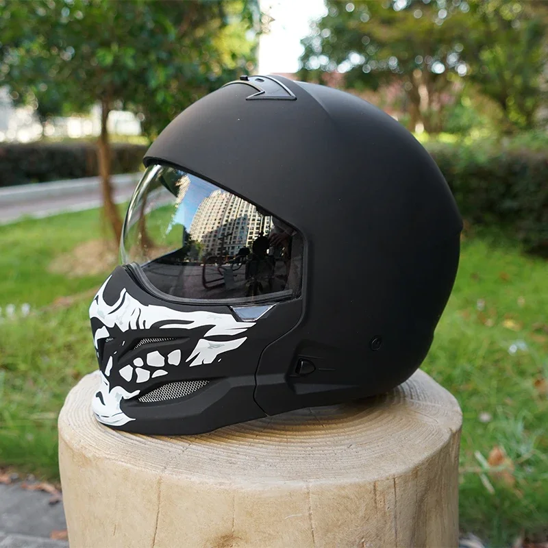 

Full-face motorcycle helmet ABS material Multiple color options