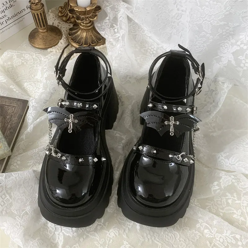 Women lolita shoes Mary Jane shoes Metal chain Decoration Platform Gothic pumps Female Japanese Patent Leather JK Punk Shoes