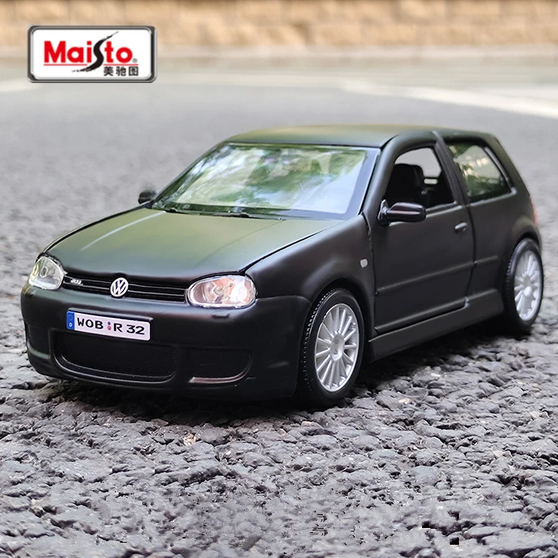 

Maisto 1:24 Volkswagen Golf R32 Alloy Sports Car Model Diecast Metal Toy Vehicles Car Model Simulation Collection Childrens Gift