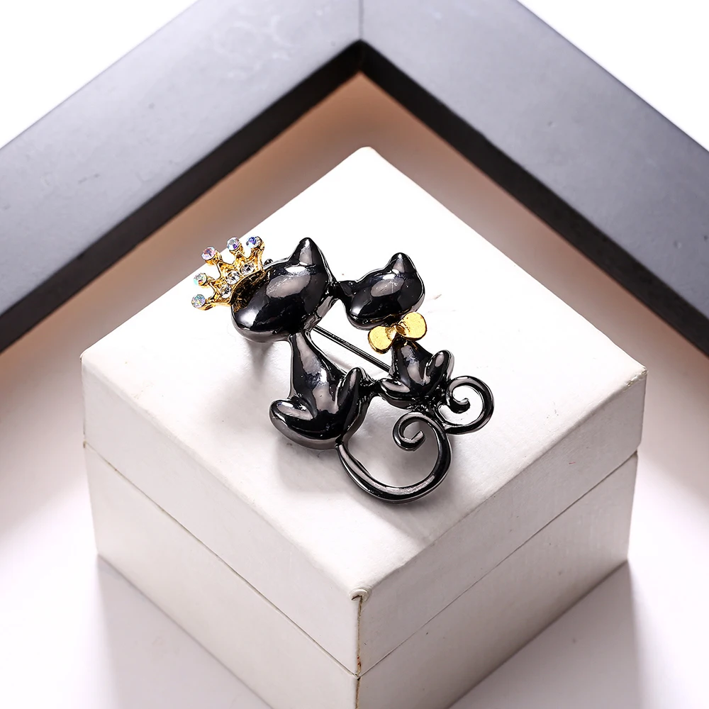 Mooie Zwarte Katten Broche Spelden Schattige Moeder Kat Dragen Kroon En Kind Kat Patroon Email Sieraden Trendy Strass Deco Reversspeld Cadeau