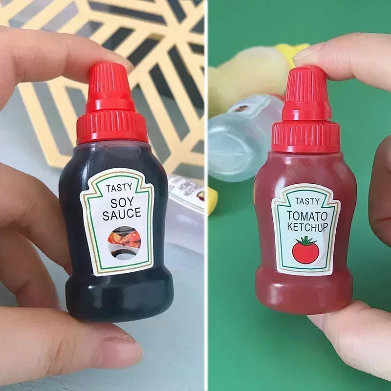 Mini Sauce Bottle Portable Condiment Squeeze Bottle Covered 