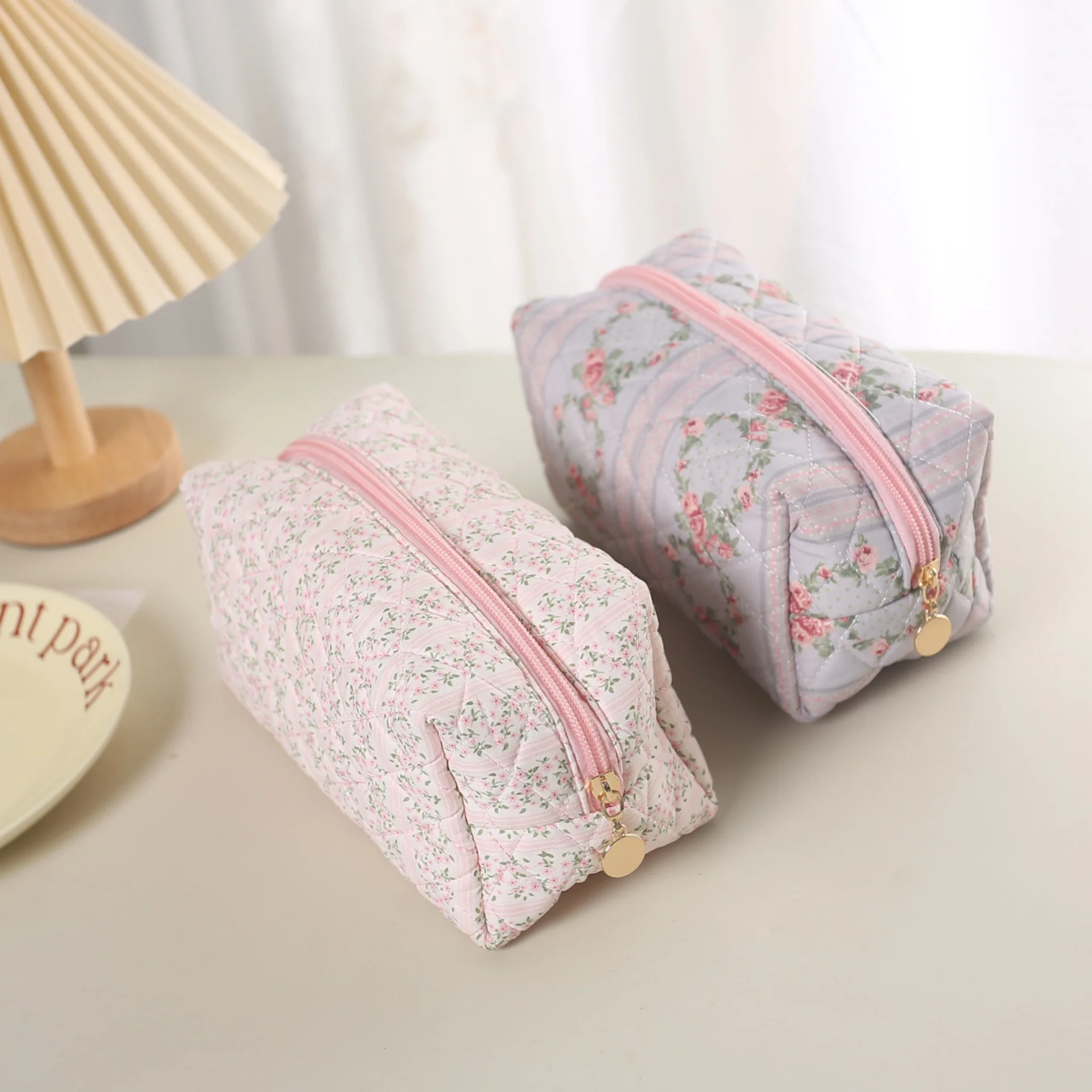 Storage Organizer Floral Puffy Quilted Makeups Bags Flower Printed Cosmetic Pouch Large Travel Cosmetics Bag Makeup Accessory