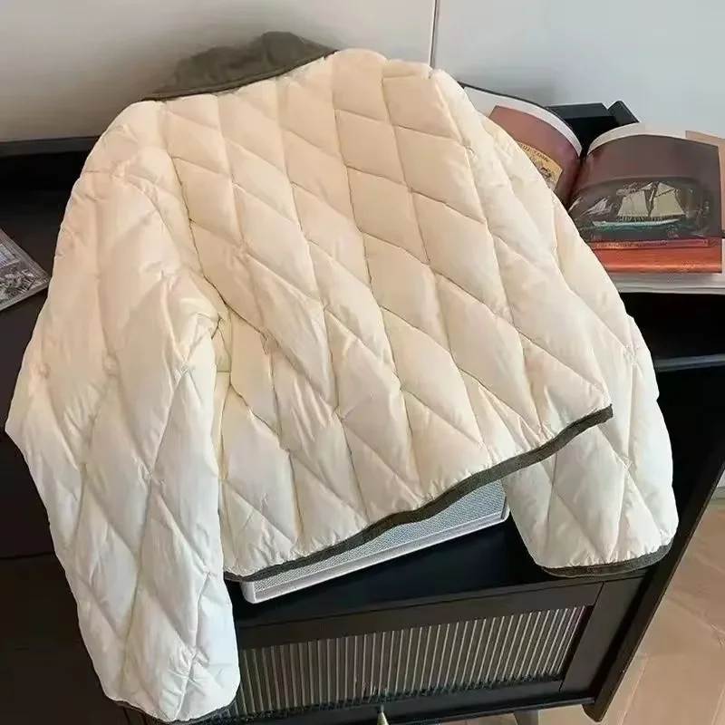 

Новинка 2023 года, корейские парки с отложным воротником, клетчатое хлопковое стеганое пальто, женское осеннее универсальное литературное короткое стеганое пальто с тонкими лацканами