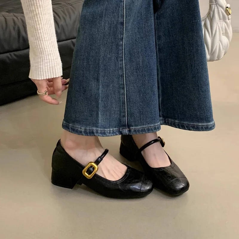 

Женские туфли на грубом каблуке во французском вечернем стиле, осенние новые кожаные туфли корейского издания 2025, туфли Мэри Джейн на среднем каблуке в стиле ретро