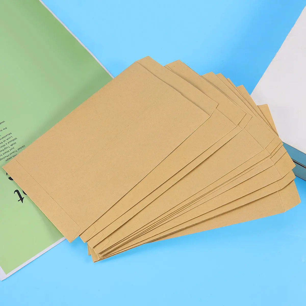 

200Pcs Kraft Paper Envelopes Retro Kraft Business Envelopes for Wedding Invitations Engagement Anniversaries Festival Baby
