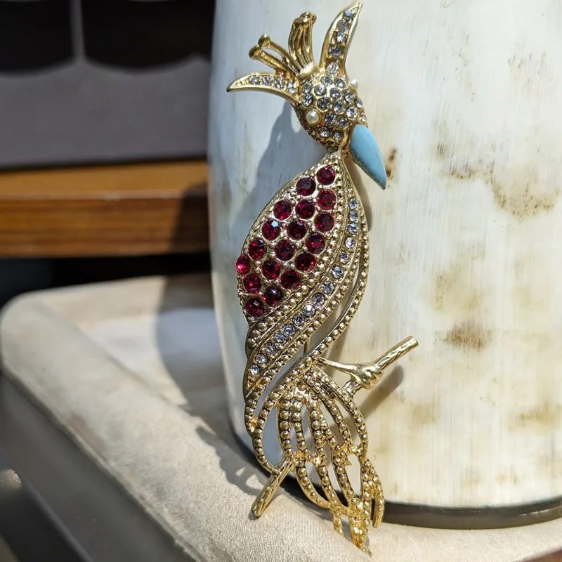 

Fashion Retro Luxury Ruby Rhinestone Woodpecker Women Brooch New Designer Animal Suit Coat Brooch Ladies