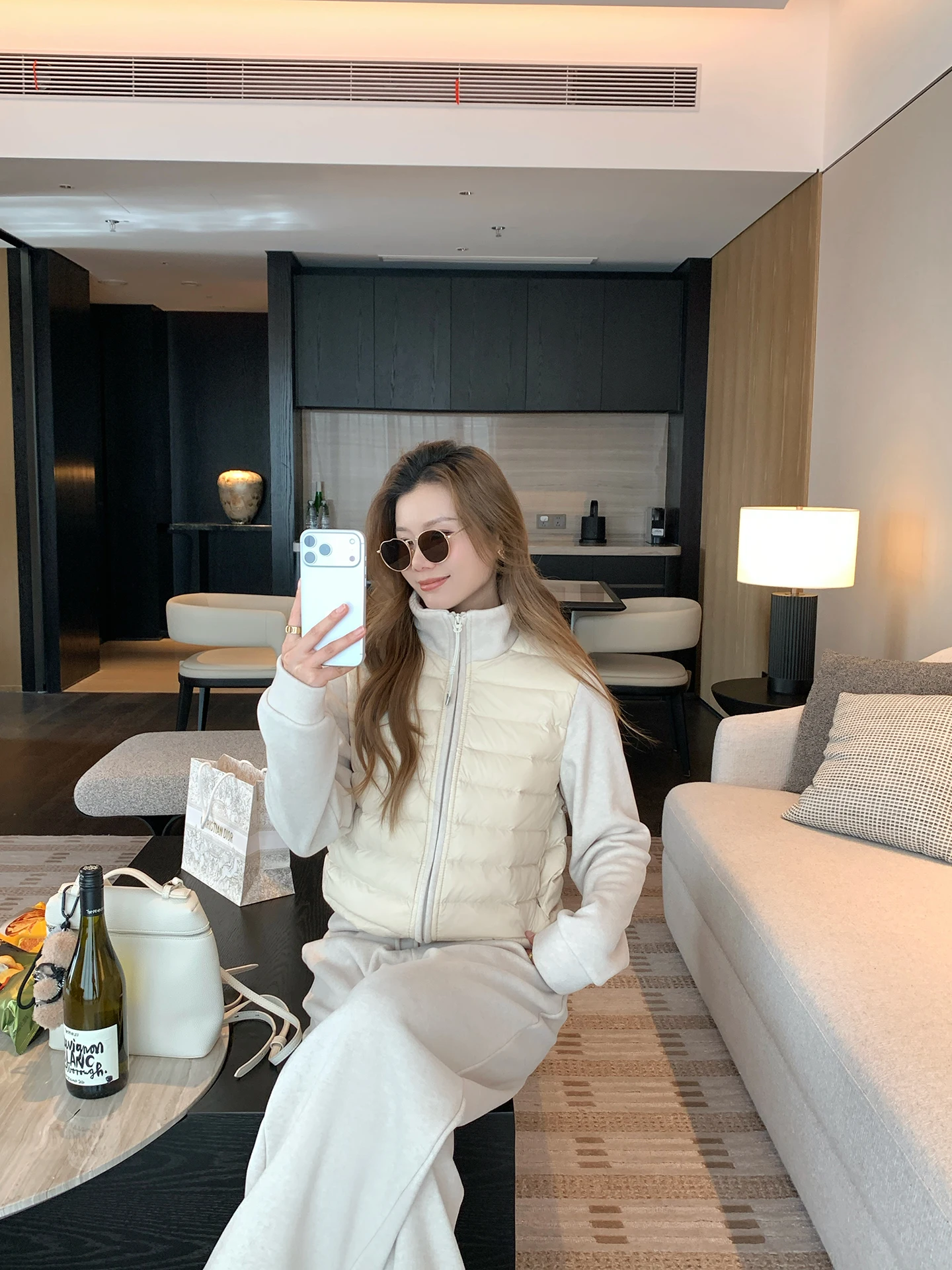 

Корейский стиль: укороченная стеганая куртка с 90% белым утиным пухом, приталенный крой, воротник-стойка, дизайн с цветовыми блоками, женский комплект с брюками