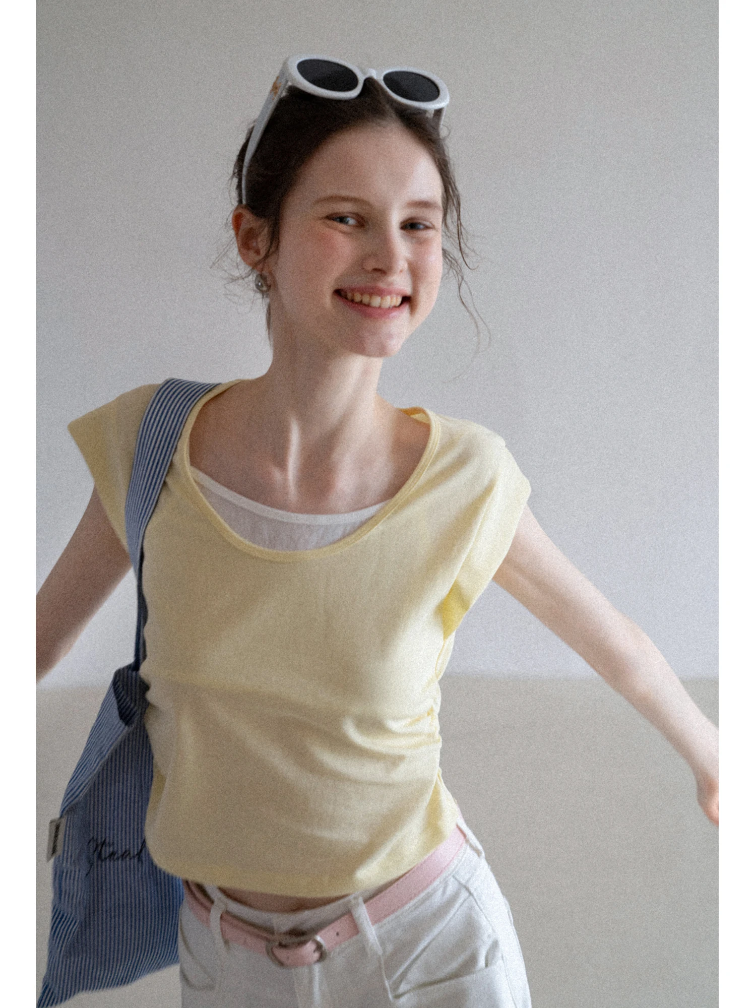 

EGGKA Color Blo Pleated Slim Fit ort Sve T-irt Women Summer Top Faionable Gathered Waist Slimming Effect