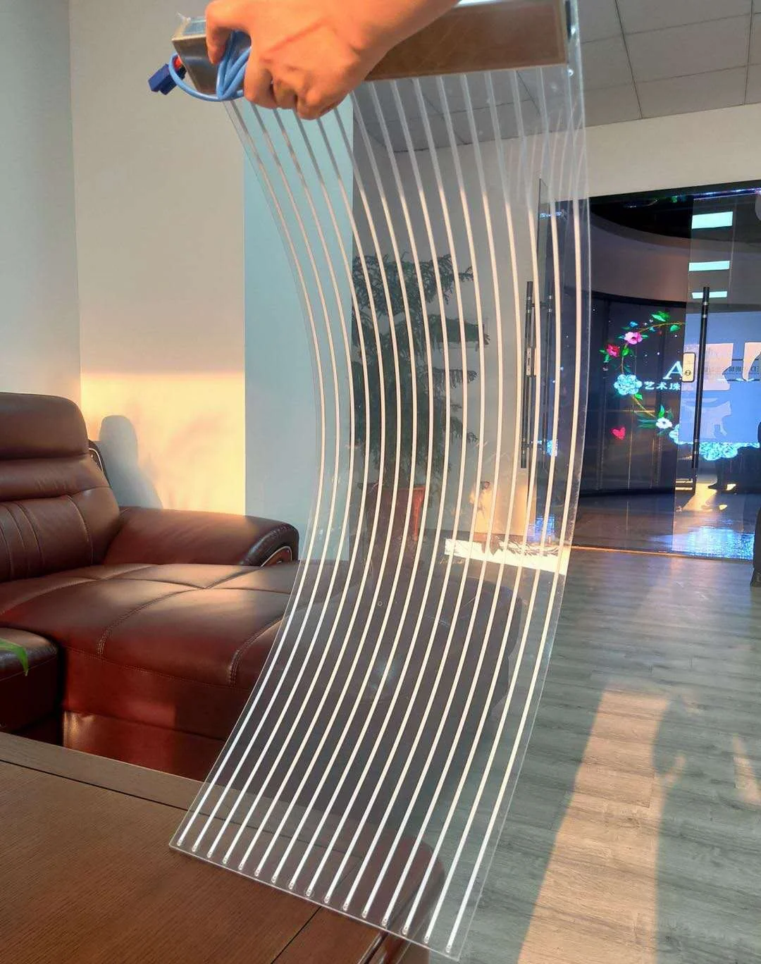 MDS Hoge Resolutie P3.9-7.81 Transparant LED-scherm Commercieel etalage voor winkels Liften PC Film Stick Retail