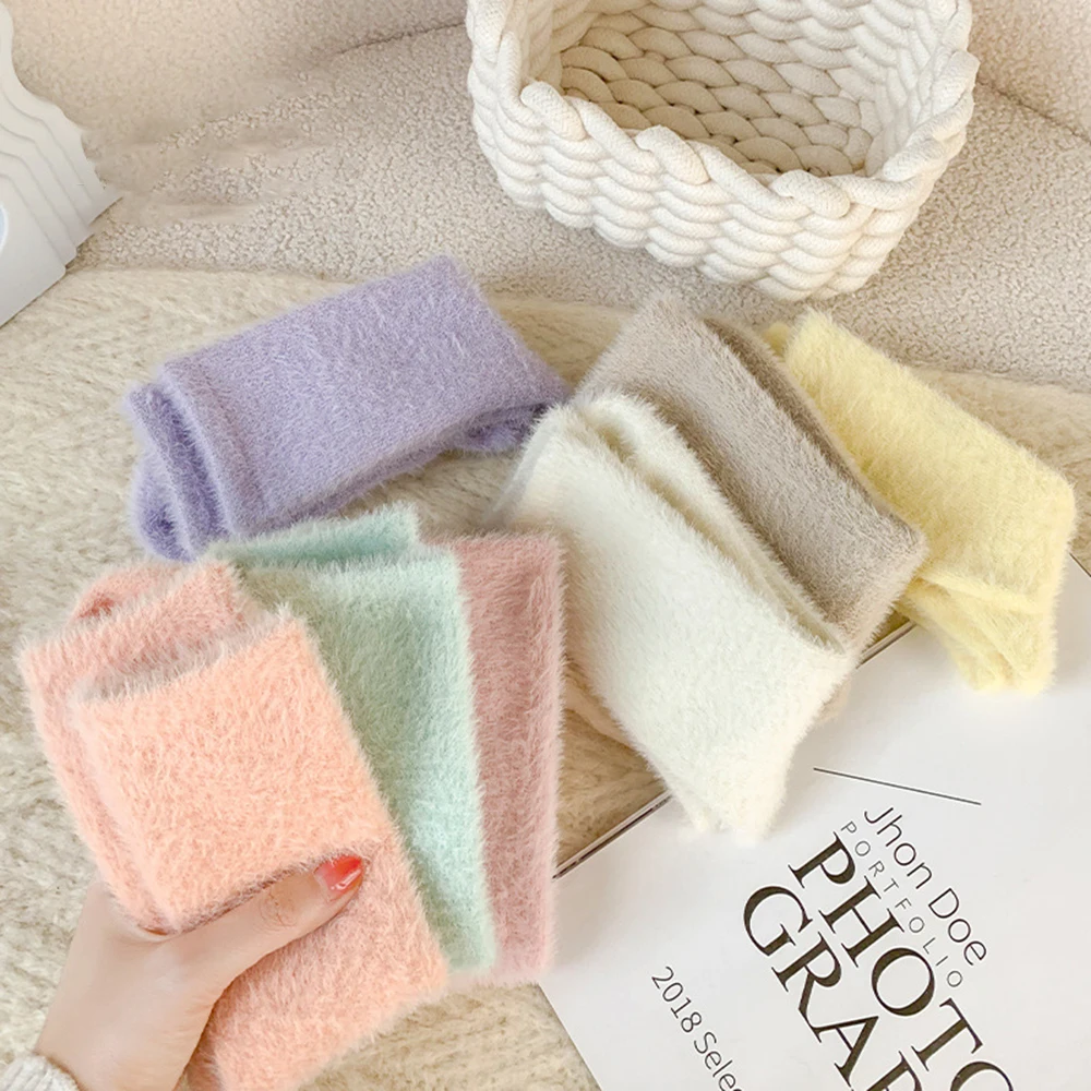 Chaussettes thermiques mi-mollet en peluche pour femmes, document solide, chaussettes mignonnes, chaussettes de sommeil au sol pour femmes, mode automne et hiver, 7 paires