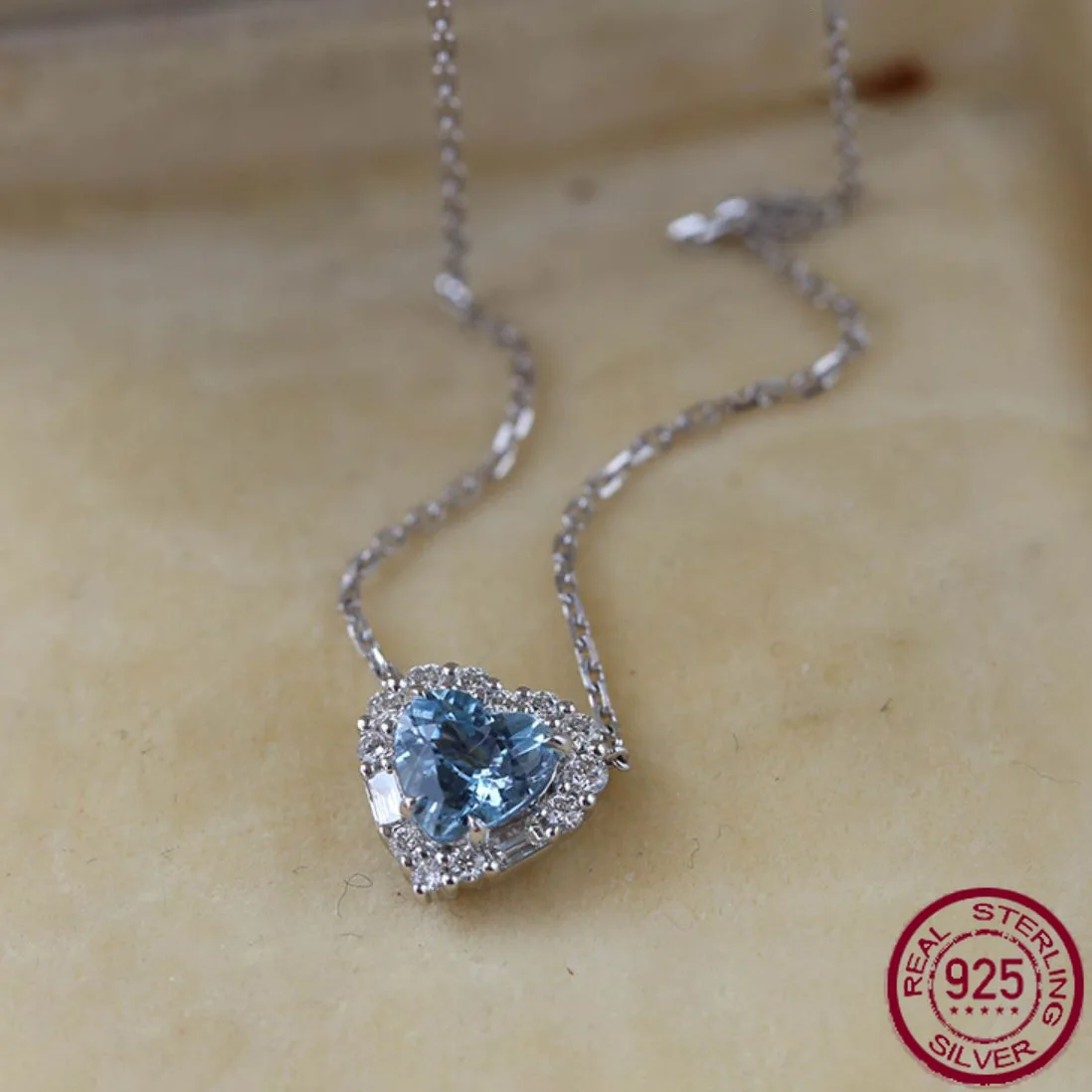 

New S925 pure silver simple blue zircon love niche design, light luxury temperament, wedding jewelry