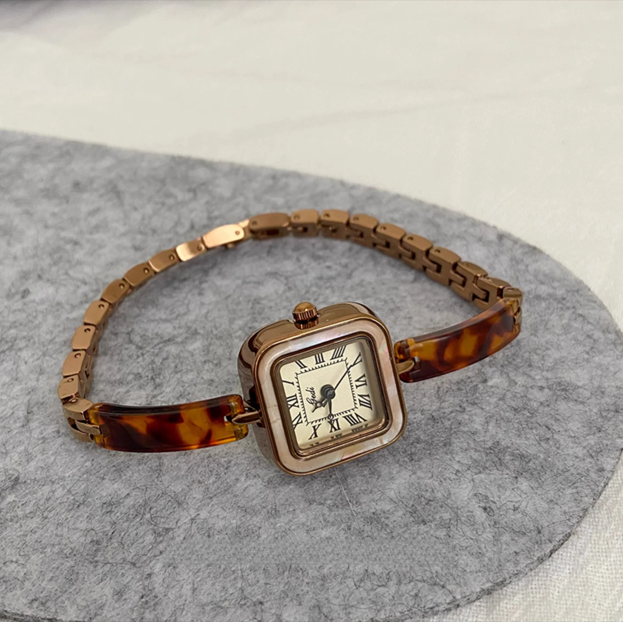 

Ladies Amber Bracelet Watch Small Square Fashion Quartz Watch Waterproof Retro Temperament Women's Watch часы женские наручные