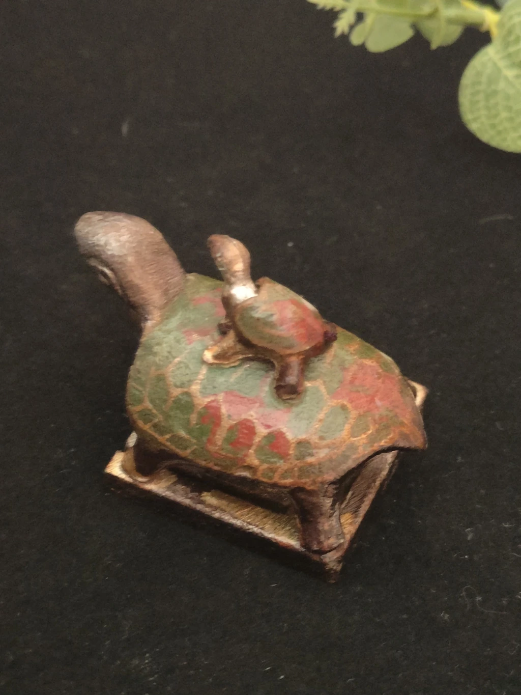 A five-piece set of retro painted copper carvings of mother and child turtles with seals for a study desk micro-landscape