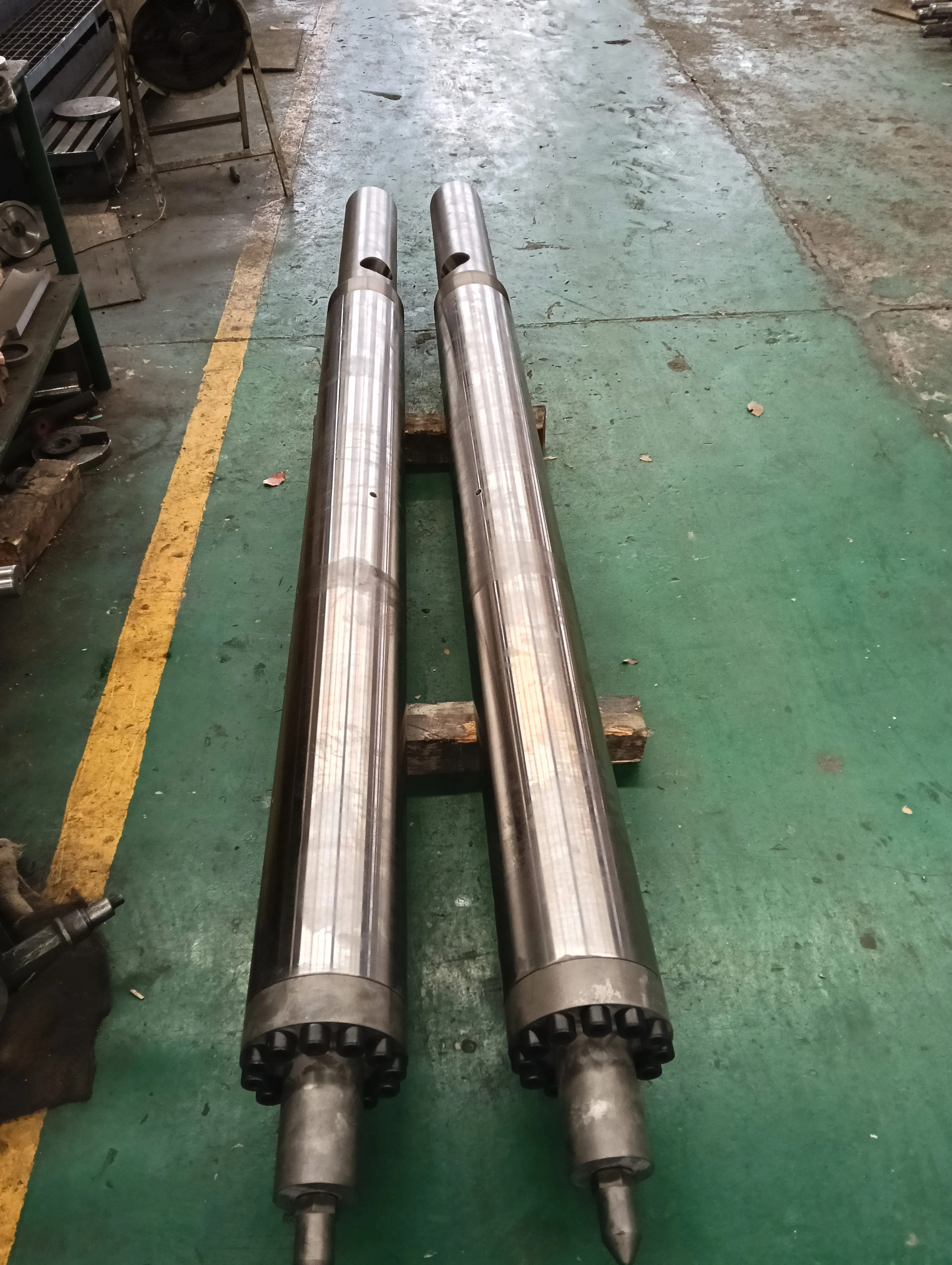 Injection molding machine screw and barrel material, diameter 30-180MM nitrogen silicide heat treatment