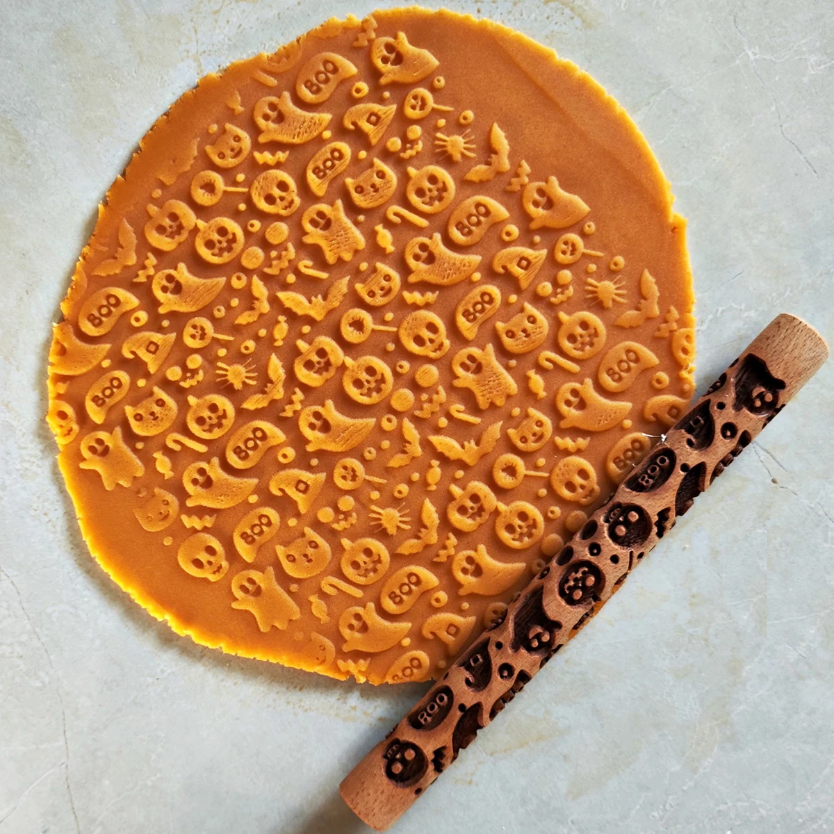 Halloween Wooden Embossed Rolling Pin with Bat Black Cat Candy Ghost Goblin Skeleton Elements for Baking And Cookie Making