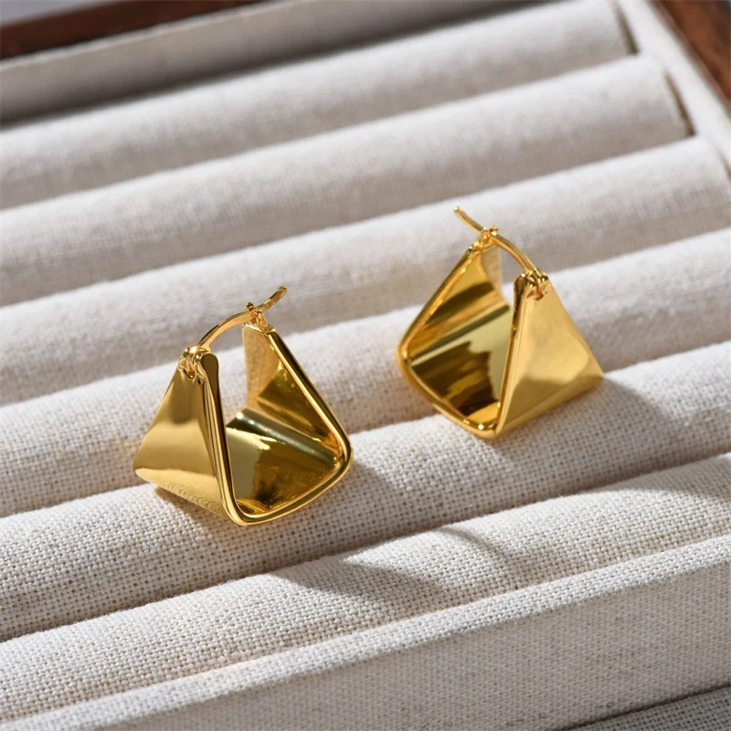 Pendientes triangulares de pirámide hueca Vintage para mujer, moda única, diseño de lujo ligero, joyería brillante de alta calidad, chicas de moda