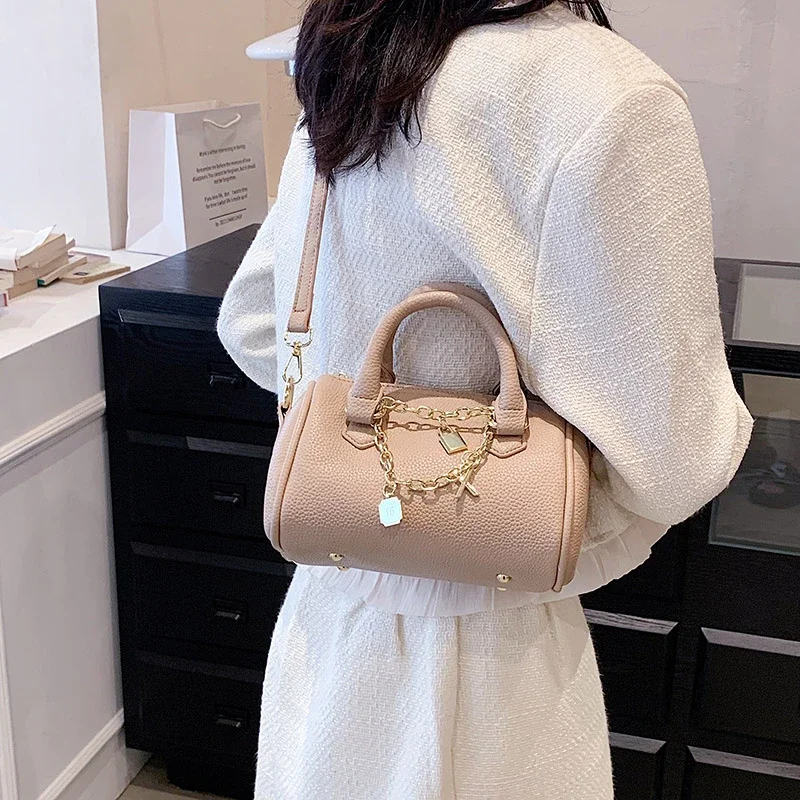 

Trendy Minimalist Shoulder Bag For Women With Solid Color And Textured Finish Designed Also As A Spacious Fashion Diaper Bag