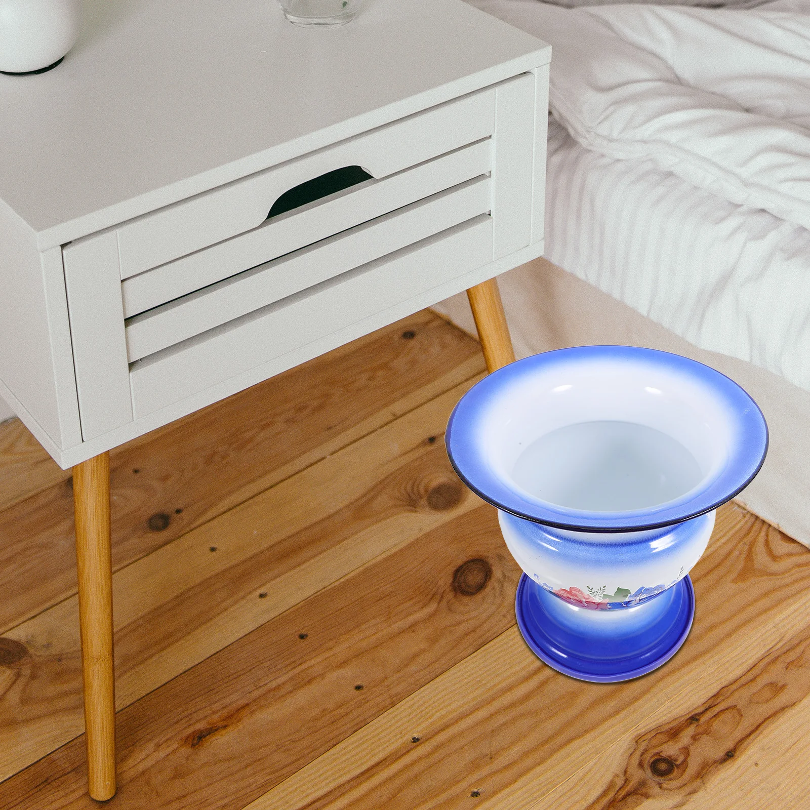 

1Pcs Enamel Spittoon Traditional Chinese Style Night Urine Pot Durable Smooth Surface Edges Suitable Bedroom Camping Travel