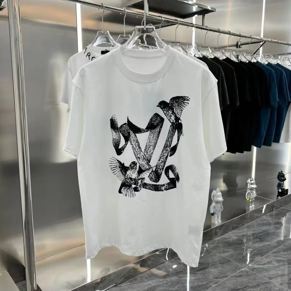 2026A brand of the latest trend, featuring the sketching pattern of the peace dove, with a round neck and short sleeves.