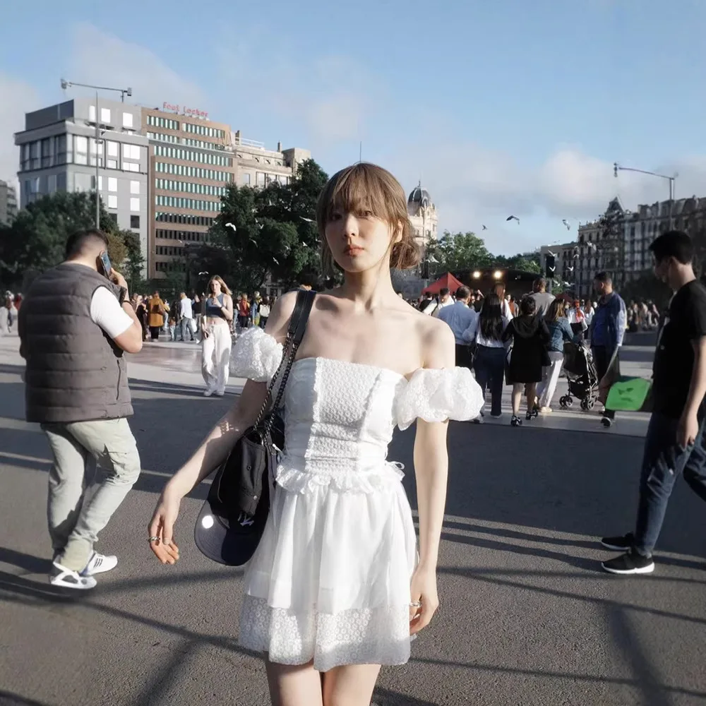 

Женское повседневное хлопковое трикотажное платье А-силуэта в корейском стиле с кружевными рукавами-фонариками на одно плечо, с завышенной талией, весна 2026, эффект похудения