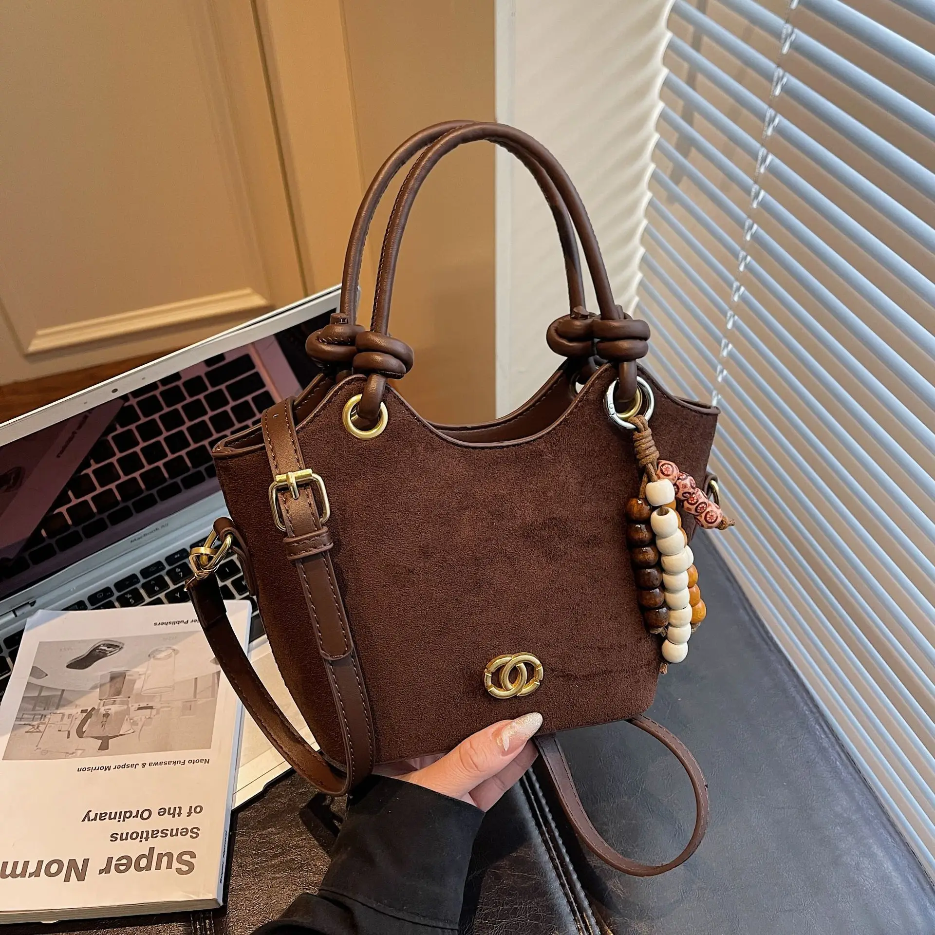 

Элегантная стеганая женская сумка через плечо, модная сумка-слинг 2025 года, кошелек через плечо из мягкой искусственной кожи с металлической цепочкой для повседневного стиля