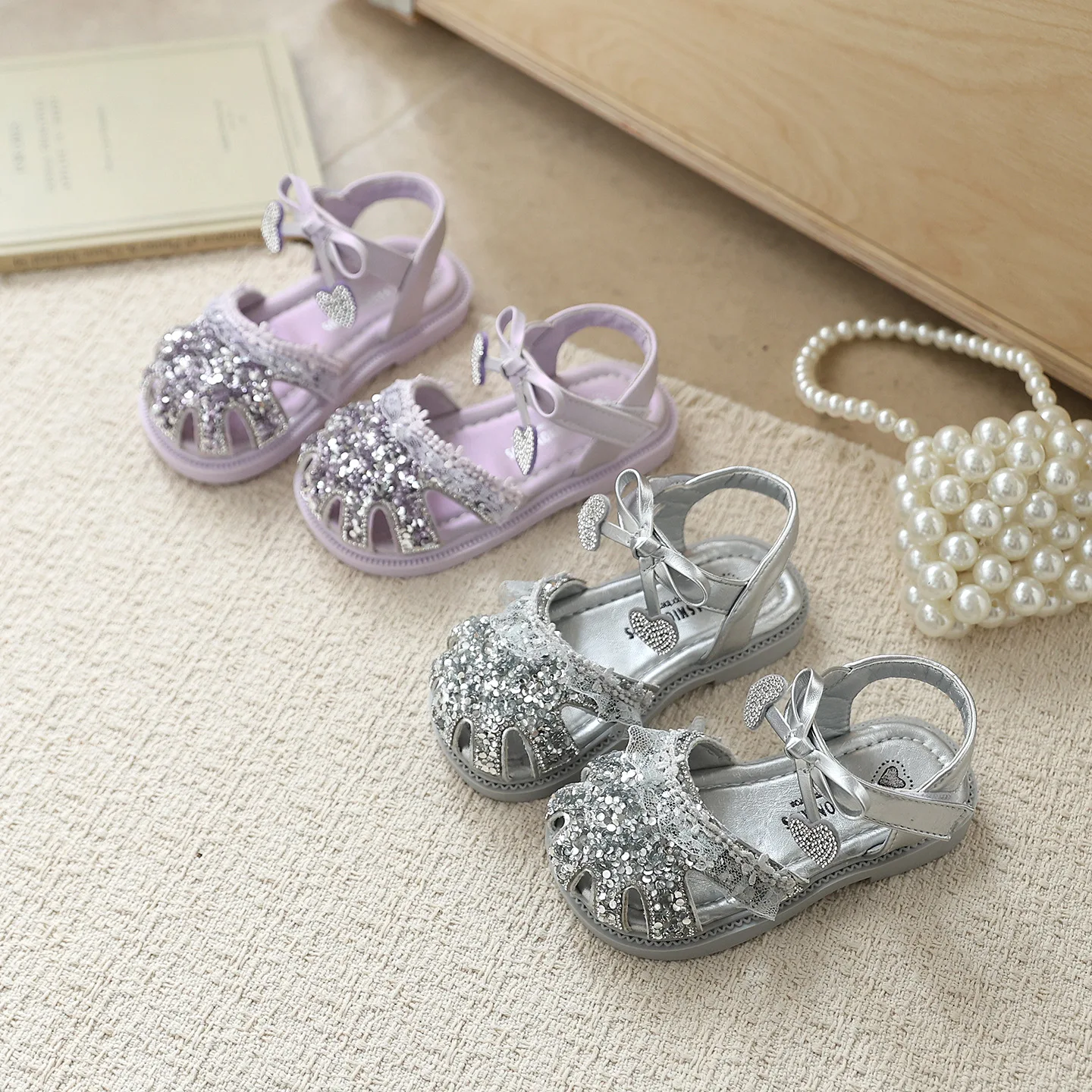 

2026 New Summer Princess Kids Girls Sandals Sequins Rhinestone Bow Girls Shoes New Baby Prewalker Leather Casual Shoes