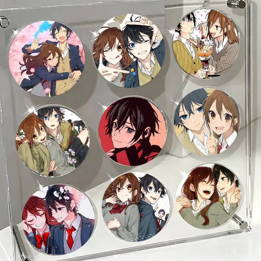 Japanese Classic Anime Horimiya Vintage Badge Tinplate Meme Round Brooch For Hat Bag Creative Lapel Jewelry Accessories Gifts