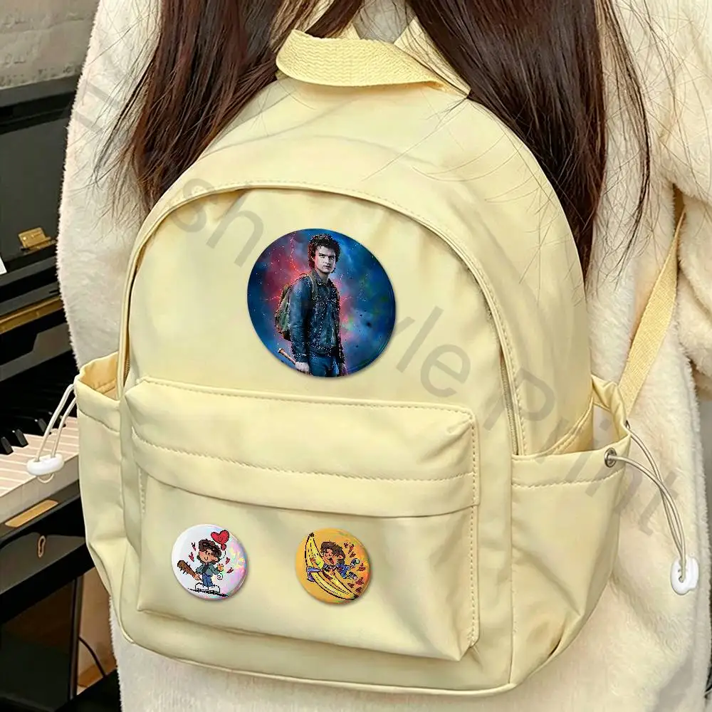 J-Joe Actor K-Keery 58mm 44mm HD Print Brooch Badges Pretty Derby Round Display Brooches Lapel Pins