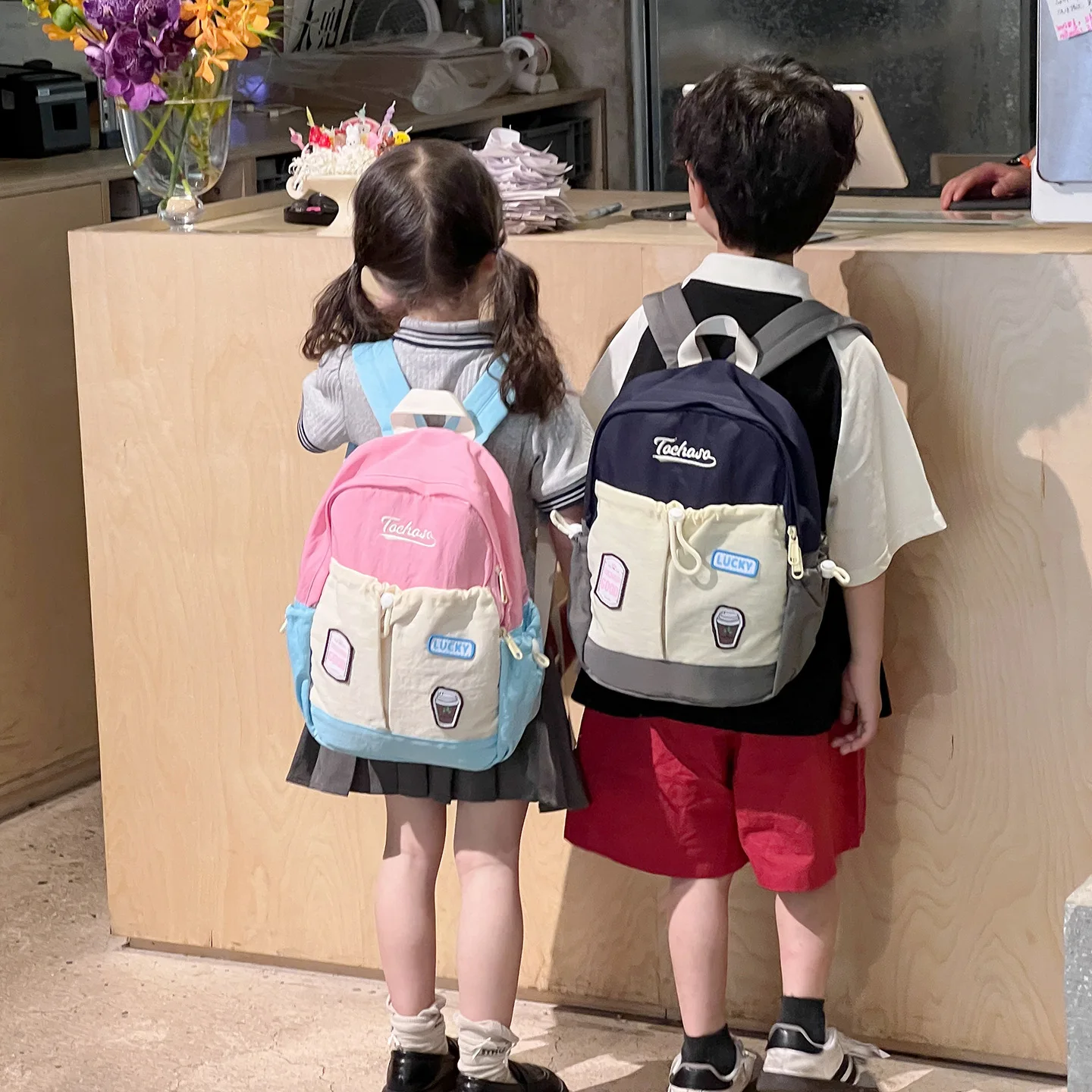 Small fresh children cartoon color collision backpack nylon splicing pull rope zipper student lovely schoolbag light backpack