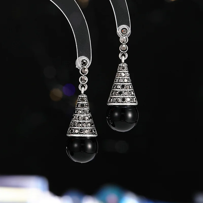 Ethnic style accessories, retro fashion, court style, long and exquisite earrings, versatile red earrings