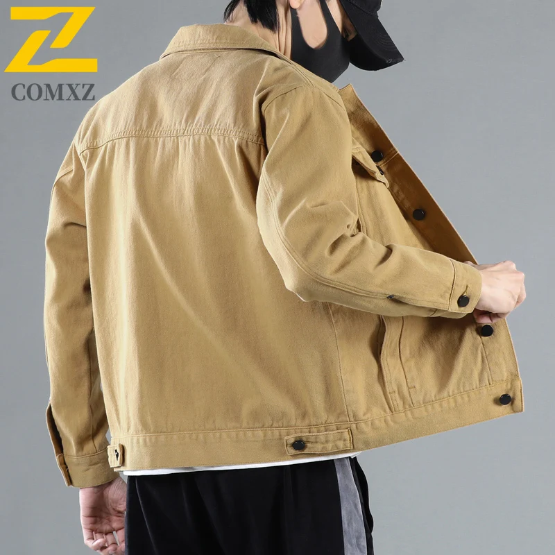 COMXZ 2025 الخريف الرجعية الدنيم سترة رجالي عالية الجودة القطن جيب الشباب العمل سترة عادية موضة فضفاضة الدراجات الجينز معطف