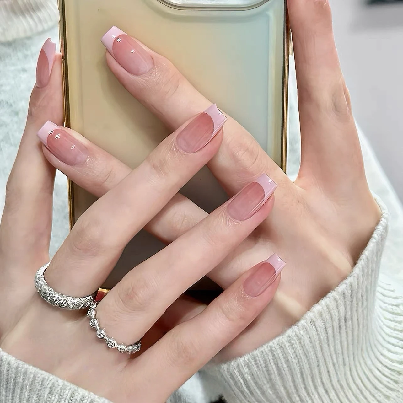 

French elegant and gentle gradient pink manicure, simple high-end nude manicure, pure handmade high-quality manicure