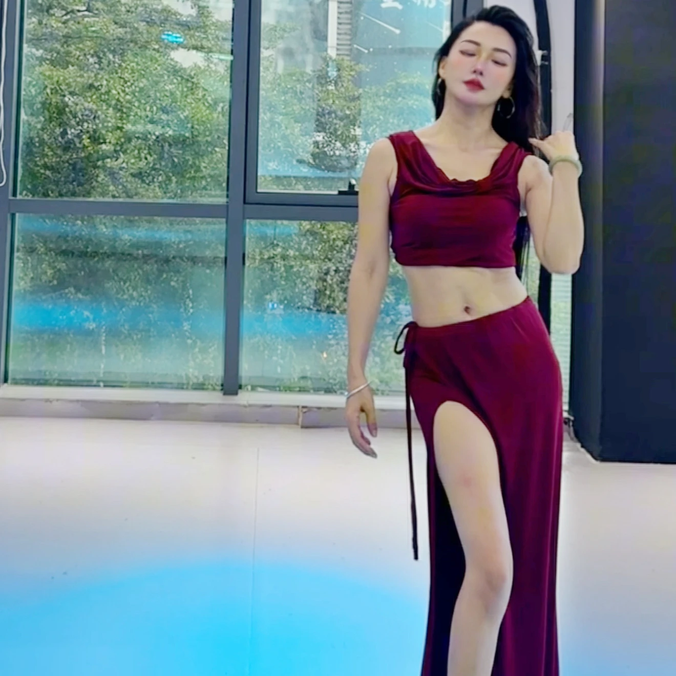 

Новая женская тренировочная одежда для танца живота, сексуальный темпераментный комплект для выступлений, профессиональная тренировочная одежда для восточных танцев для взрослых