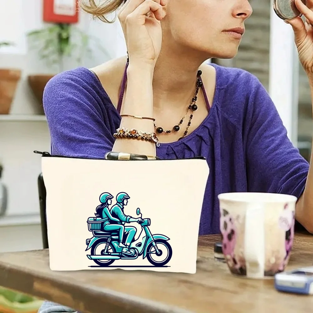 

1 шт. Ретро-косметичка для пары в стиле скутер, с двусторонним принтом, дорожный органайзер для туалетных принадлежностей