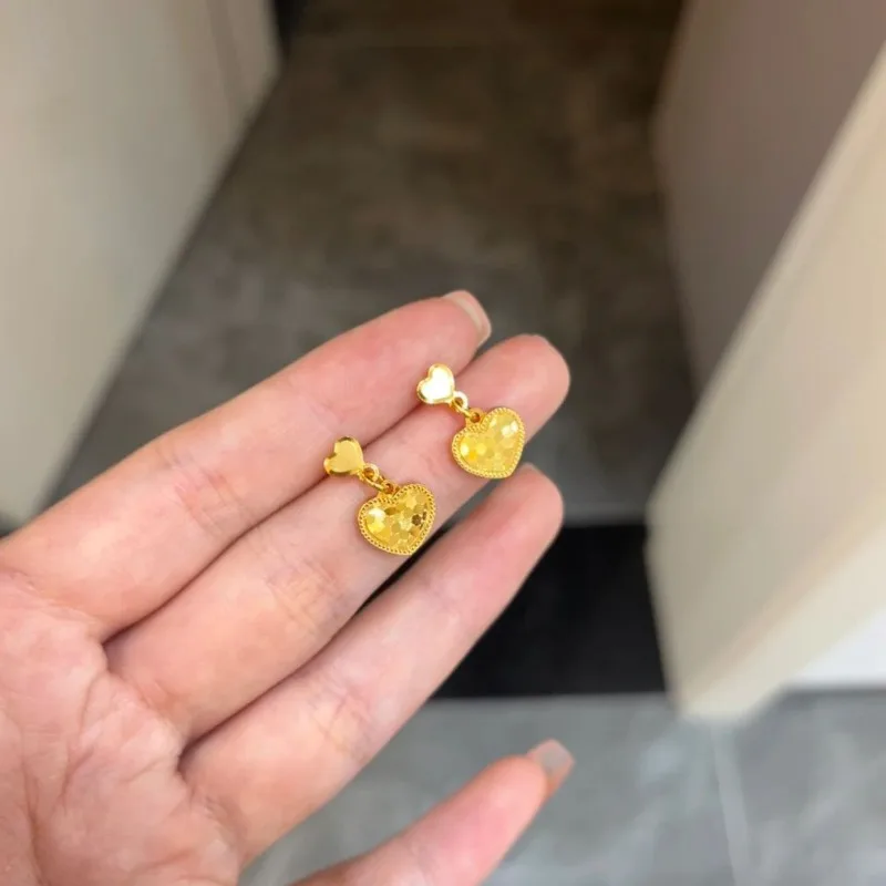 

Xiaohongshu Same Gold Broken Ice Love Stud Earrings Female Niche Design Exquisite Small High-end Earrings
