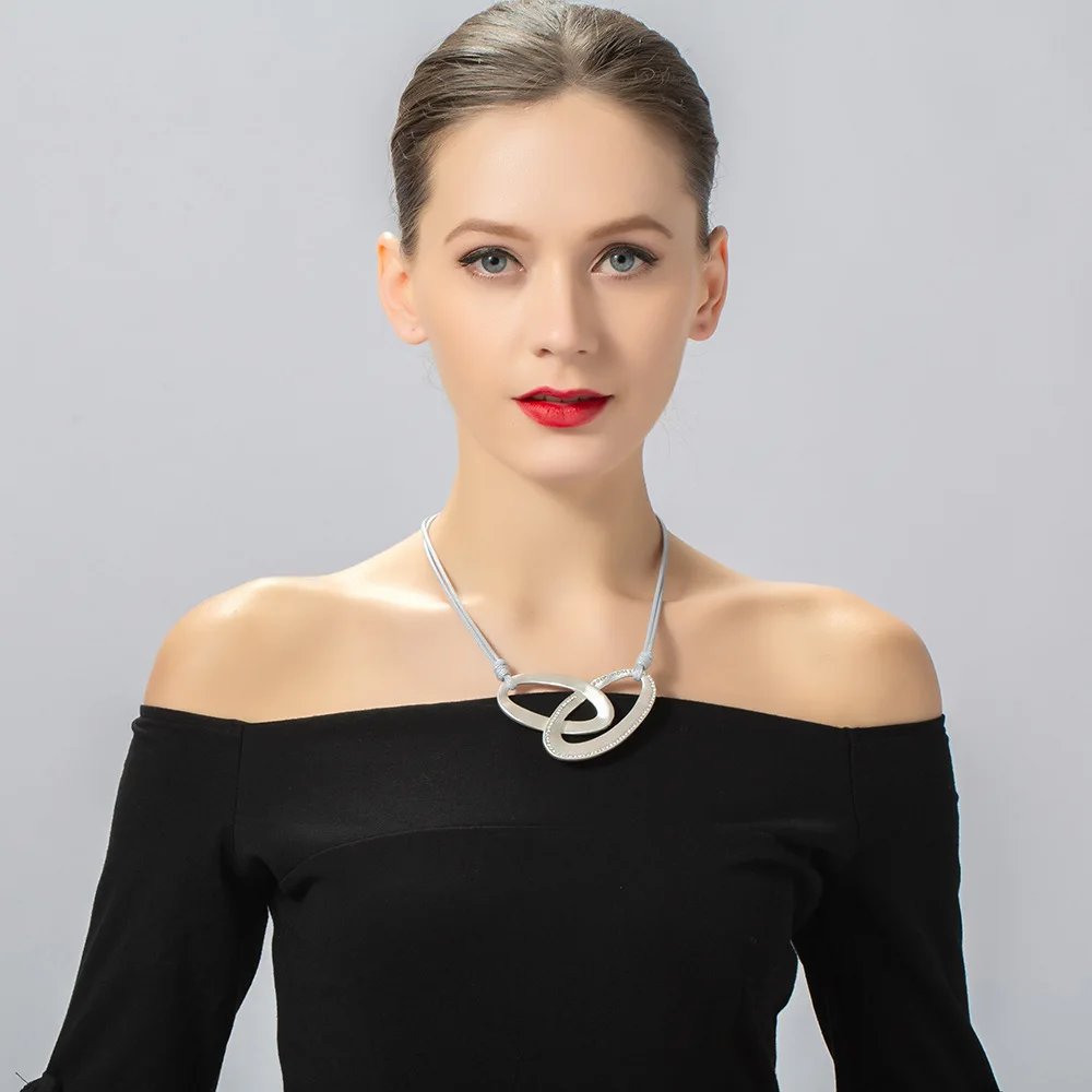 Short necklace foreign trade trend Europe and America exquisite geometric oval diamond-encrusted rope women's alloy simpl