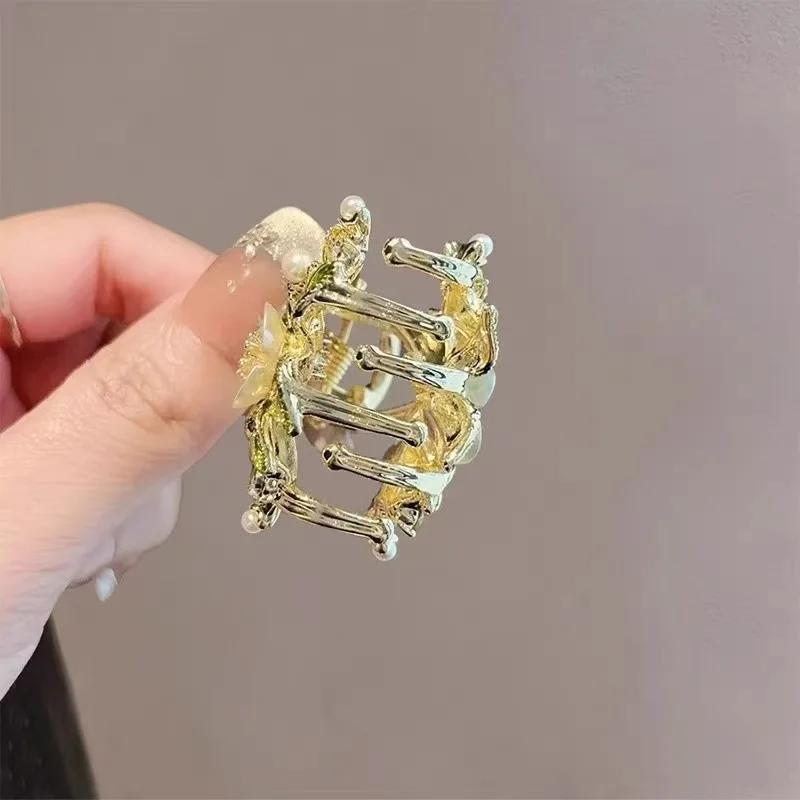 Temperament Green Leaf Shell Flower Small Hair Grab High-end Back of Head Half-tied Hair Claw Alloy Female Pearl Headdress view 5