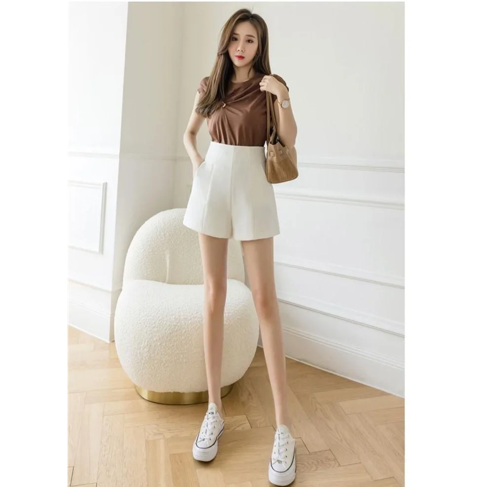 2024 Women\'s Spring/Summer Casual High Waist A-line Shorts Loose Wide Leg Chiffon Shorts Fashion Women\'s Black and White Suit Sh