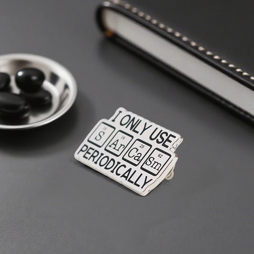 مضحك الكيمياء العلوم أنا فقط الاستخدام السخرية بشكل دوري المينا بروش الجدول الدوري الفكاهة الرسم التلبيب دبوس شارة هدية اكسسوارات