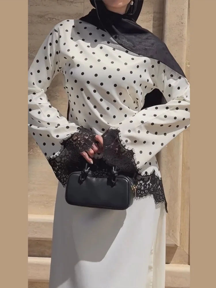 Damenoberteile mit Polka-Dot-Muster, Spitzen-Patchwork, Schnürung am Rücken, unregelmäßiger Saum, modisches Oberteil für Bürodamen, O-Ausschnitt, ausgestellte lange Ärmel, schmal geschnitten, Partykleidung – Detail 4