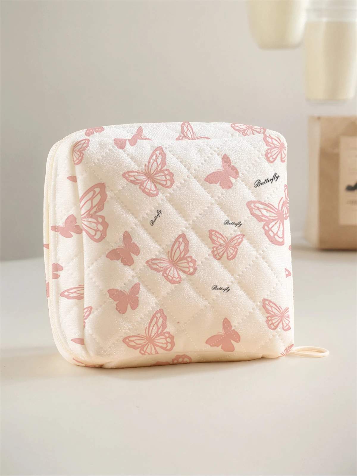 

1 portable sanitary napkin storage bag, made of butterfly pattern and diamond mesh material, lightweight women's tissue bag