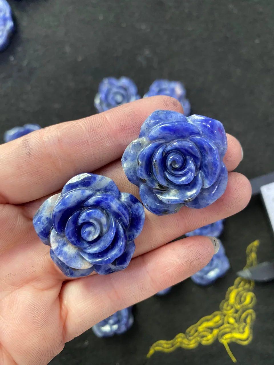 Natural Lapis Lazuli Flower Carving Crystal Crafts Children Birthday Present Fashion Home Decoration Gift 1pcs