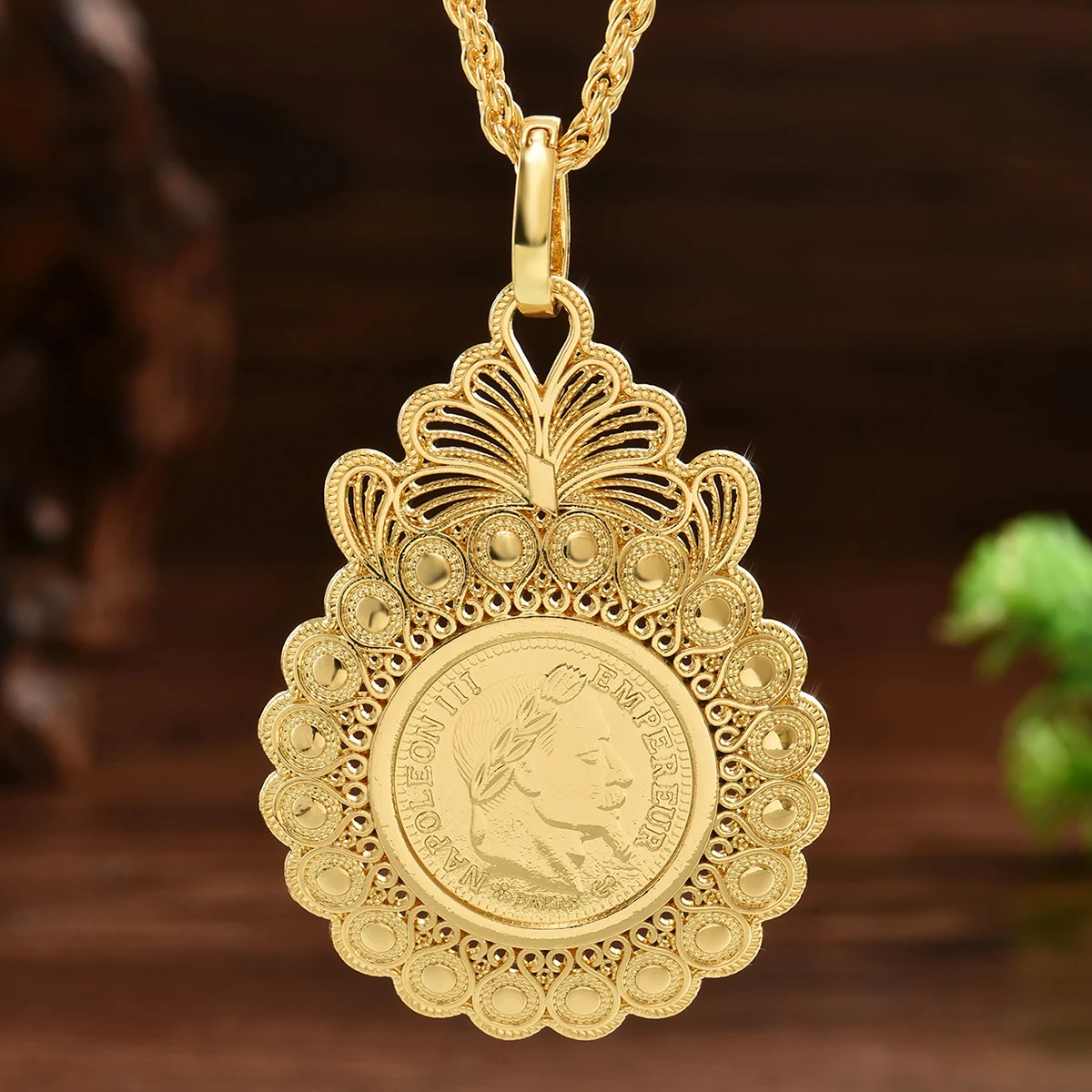 Shiny Moroccan Ethnic Style Metal Necklace With Round Rim Patterns Featuring Letter Designs Crafted For Daily Wear As A Choker