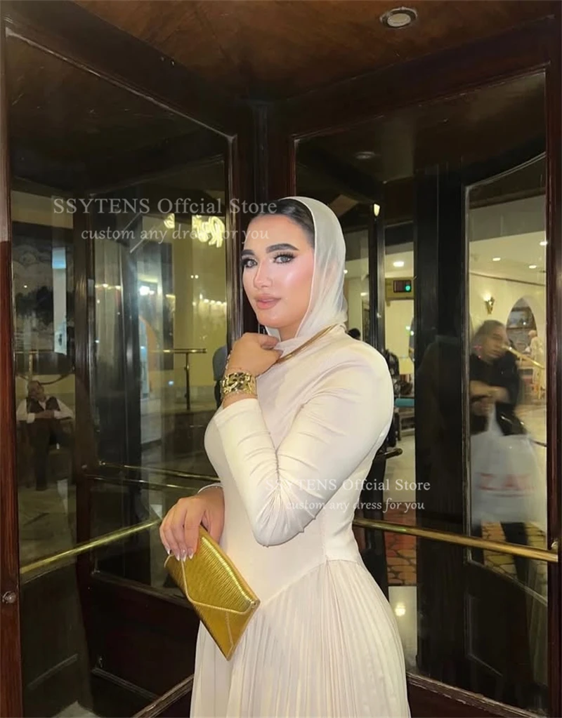 فساتين حفلة موسيقية من SSYTENS بلون الشمبانيا الخفيفة المتواضعة وأكمام طويلة بطول الكاحل في دبي فساتين حفلات الحدث الإسلامية لرمضان حسب الطلب