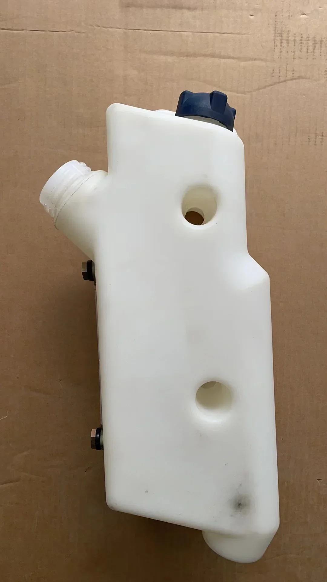 05903301 05903297 قطع غيار أسطوانة الطريق Bomag تعويض خزان المياه