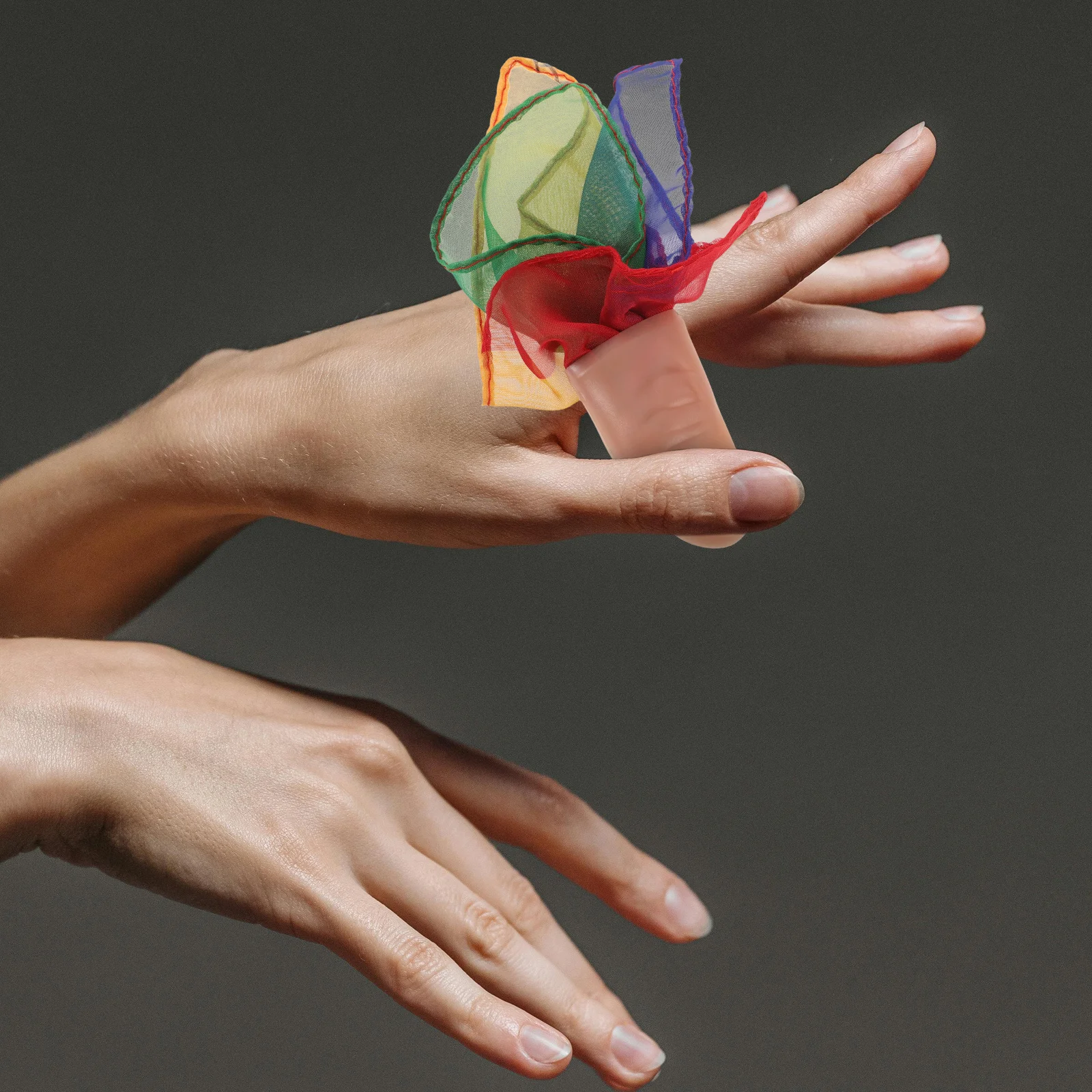 

Thumb Tip Trick Fake Silk Vanishing Disappearing Finger Tip Realistic Prosthetic Magician Accessory Halloween Party Stage